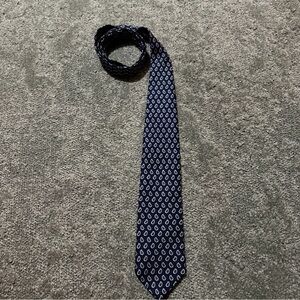 Brooks Brother “346” 100% pure silk tie in a great blue with paisley style